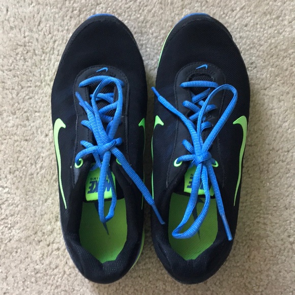 Nike Tennis Shoes - Picture 3 of 3